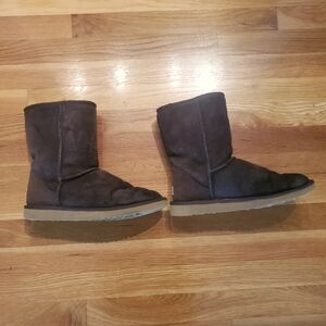Ugg classic short in brown